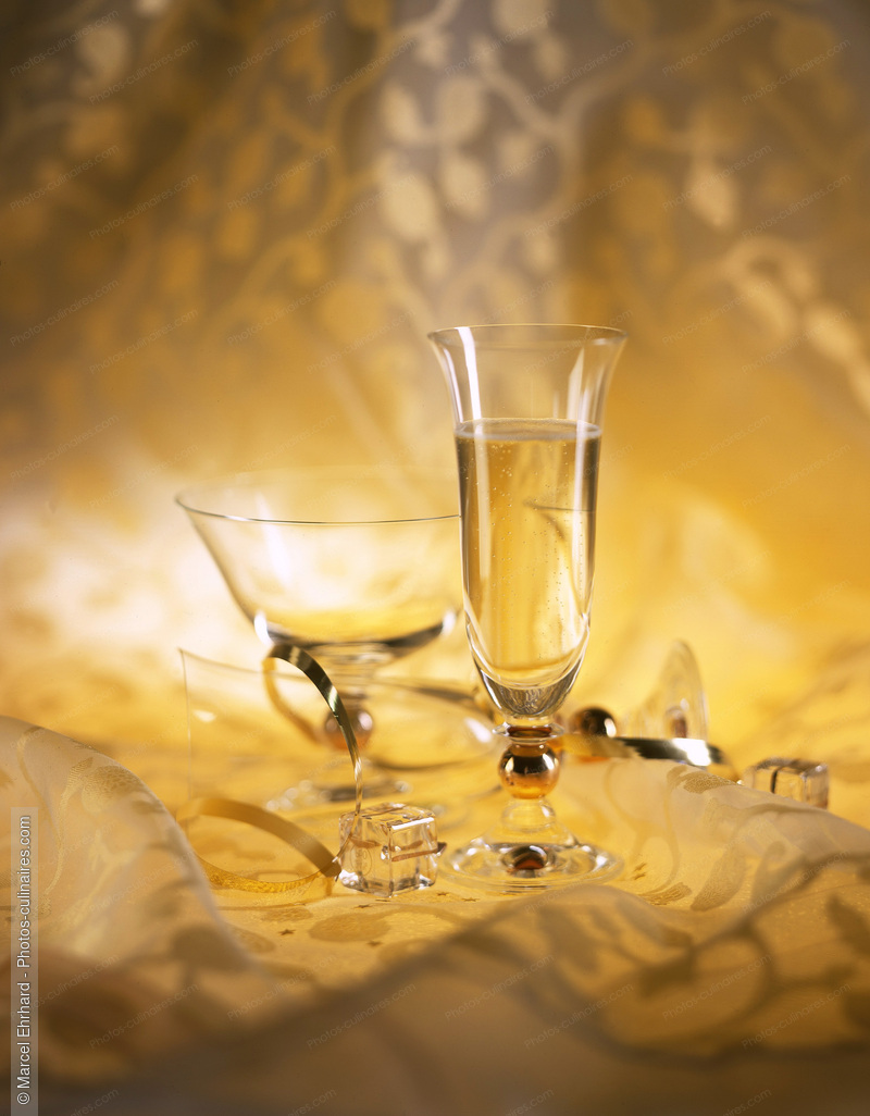 Coupe et verre de champagne - photo r&eacute;f&eacute;rence AT96.jpg