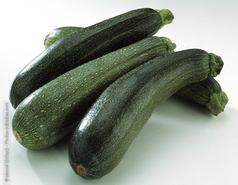 Courgettes fra&icirc;ches - photo r&eacute;f&eacute;rence LE30.jpg