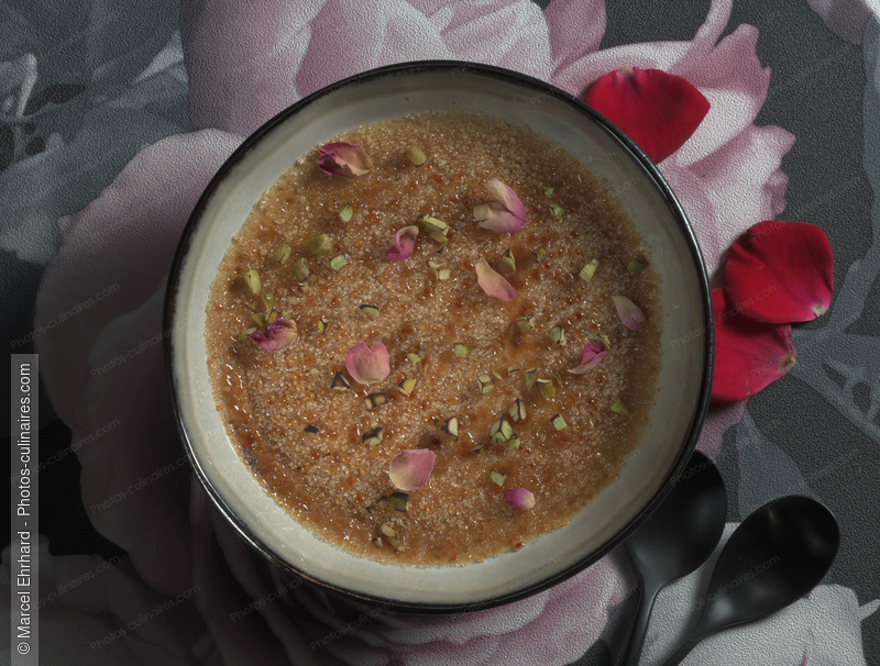 Cr&egrave;me brul&eacute;e &agrave; la rose et au pistache - photo r&eacute;f&eacute;rence DE734N.jpg