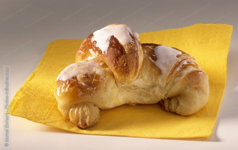 Croissant sur serviette - photo r&eacute;f&eacute;rence DE617.jpg