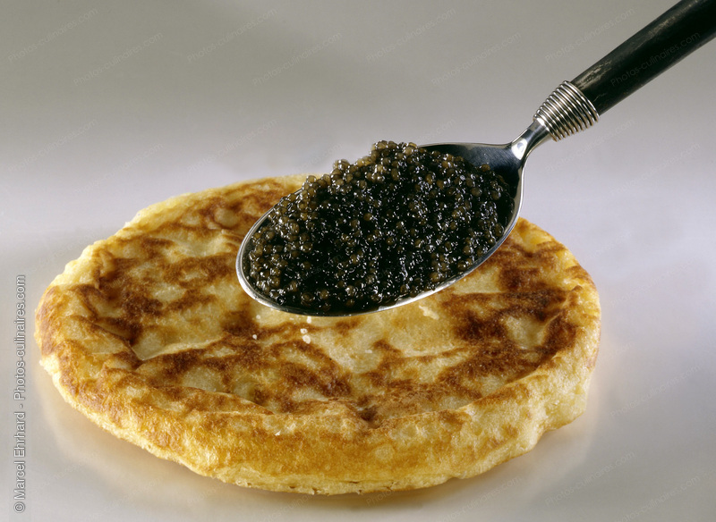 Cuill&egrave;re de caviar sur blinis - photo r&eacute;f&eacute;rence PO236.jpg
