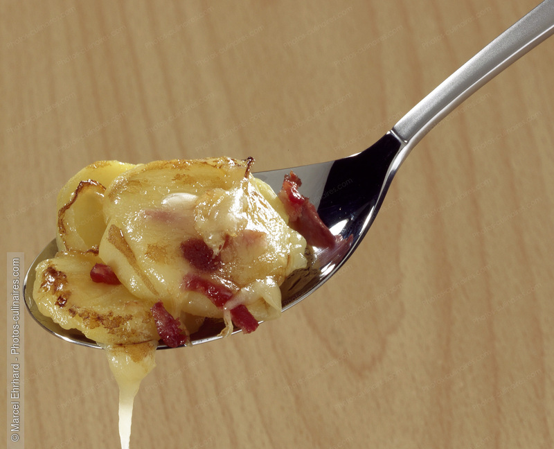 Cuill&egrave;re  de gratin de pomme de terre et de lardon - photo r&eacute;f&eacute;rence PC353.jpg