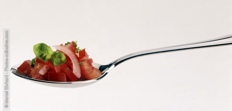 Cuill&egrave;re garnie de tomates tranch&eacute;es - photo r&eacute;f&eacute;rence LE473.jpg