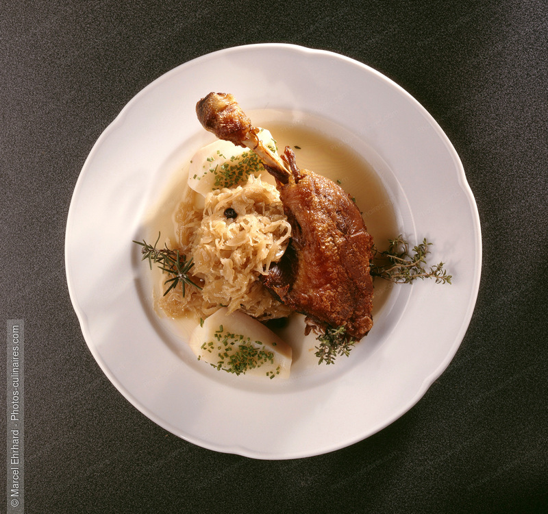 Cuisse de canard sur choucroute - photo r&eacute;f&eacute;rence PC70.jpg