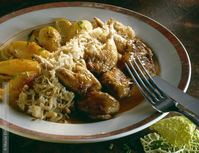 Cuisses de canard sur choucroute - photo r&eacute;f&eacute;rence PC234.jpg