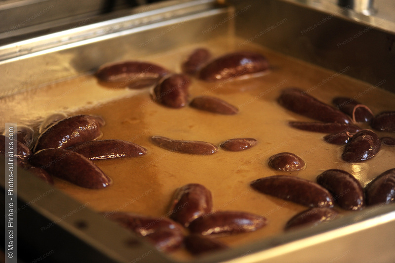 Cuisson du boudin noir - photo r&eacute;f&eacute;rence CH208N.jpg