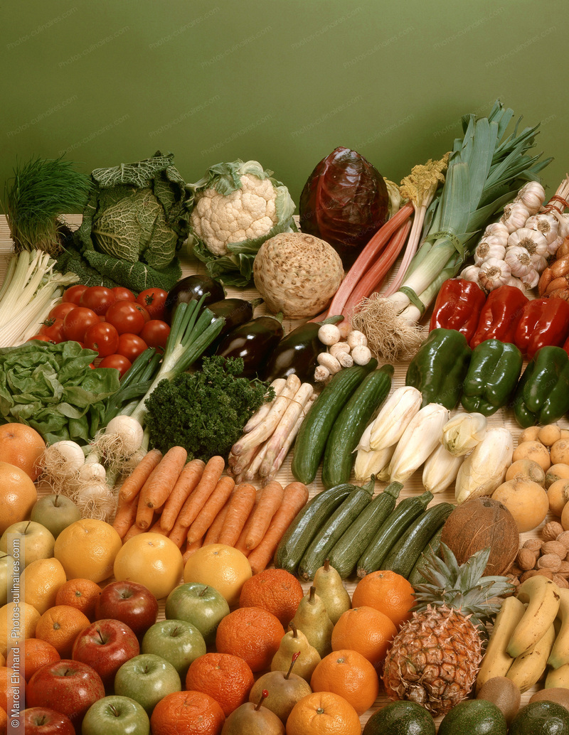 Etalage de l&eacute;gumes et de fruits. - photo r&eacute;f&eacute;rence LE4.jpg