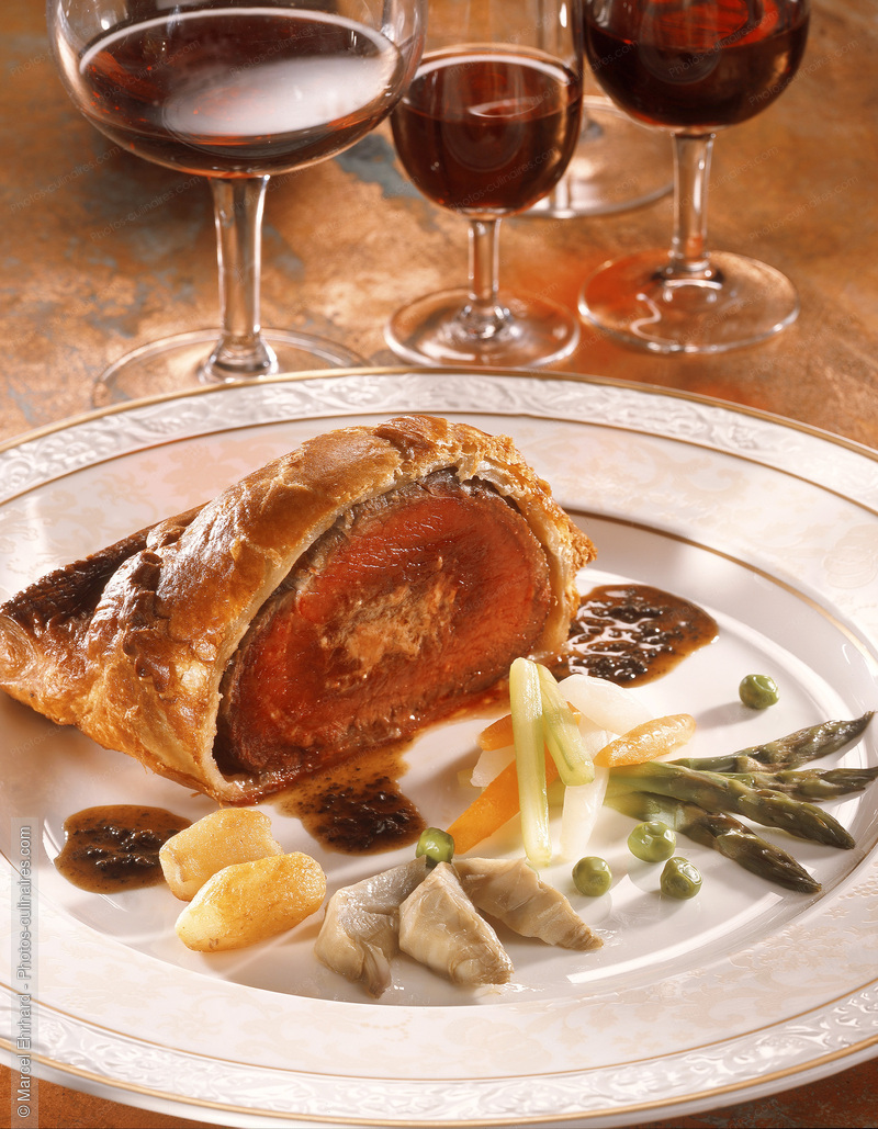 Filet de boeuf en cro&ucirc;te truff&eacute; - photo r&eacute;f&eacute;rence PC154.jpg