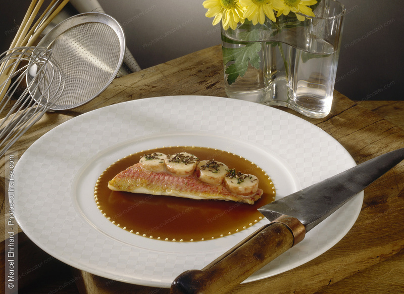Filet de rouget barbet &agrave; la mo&euml;lle et au vin rouge - photo r&eacute;f&eacute;rence PO368.jpg