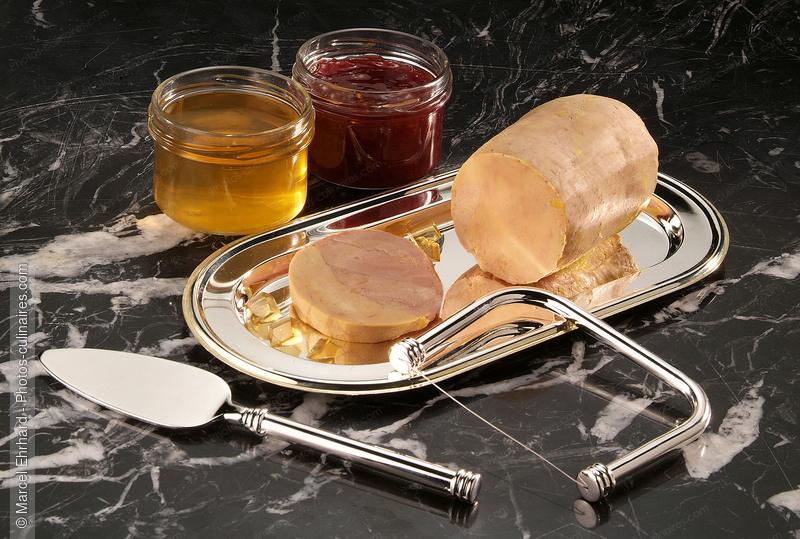 Foie gras au torchon tranch&eacute; - photo r&eacute;f&eacute;rence FG127N.jpg