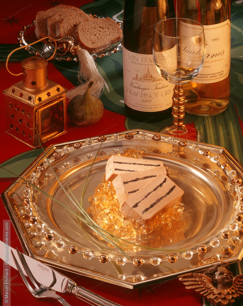Foie gras en mille feuille de truffe - photo r&eacute;f&eacute;rence FG26.jpg