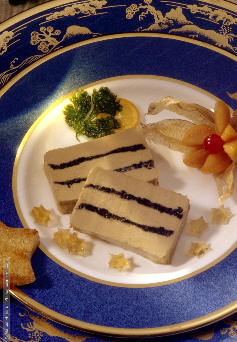 Foie gras en mille feuille de truffe - photo r&eacute;f&eacute;rence FG86.jpg