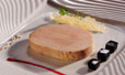 Foie gras tranché sur assiette