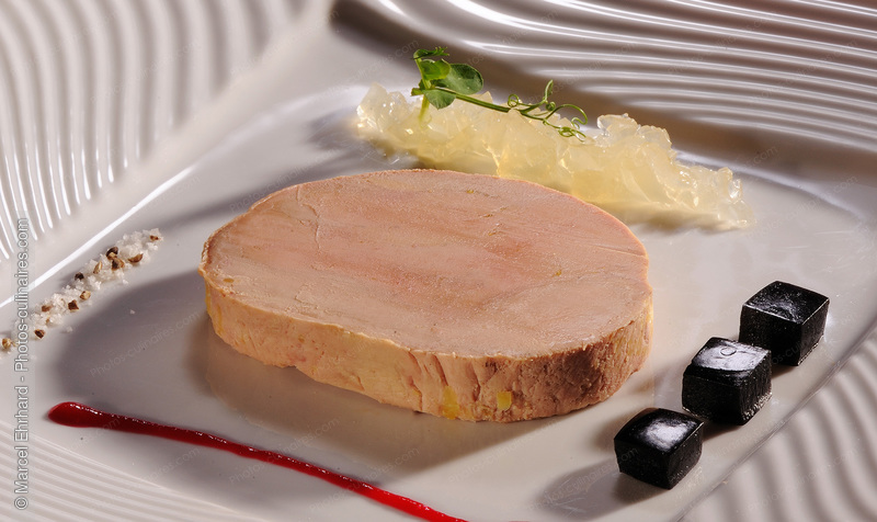 Foie gras tranché sur assiette - photo référence FG90N.jpg