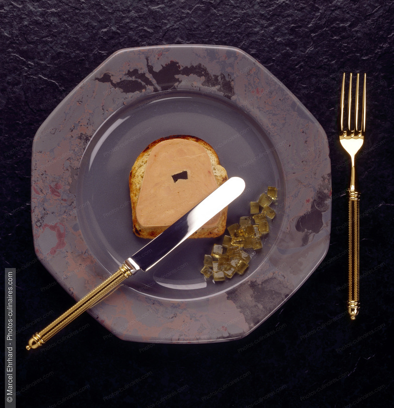 Foie gras truffé sur pain grillé - photo référence FG78.jpg