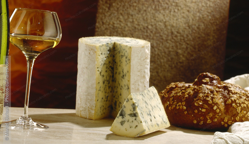 Fourme, pain et vin - photo r&eacute;f&eacute;rence FR58.jpg