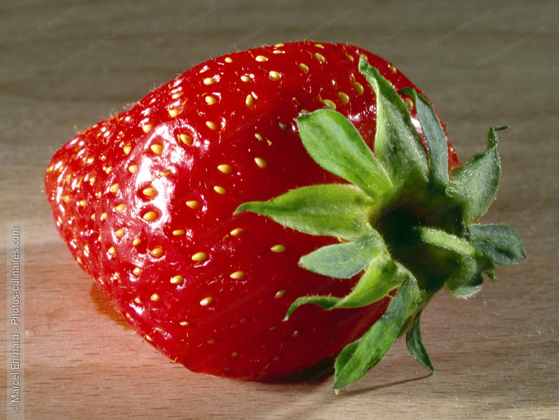 Fraise couch&eacute;e - photo r&eacute;f&eacute;rence FRU133.jpg