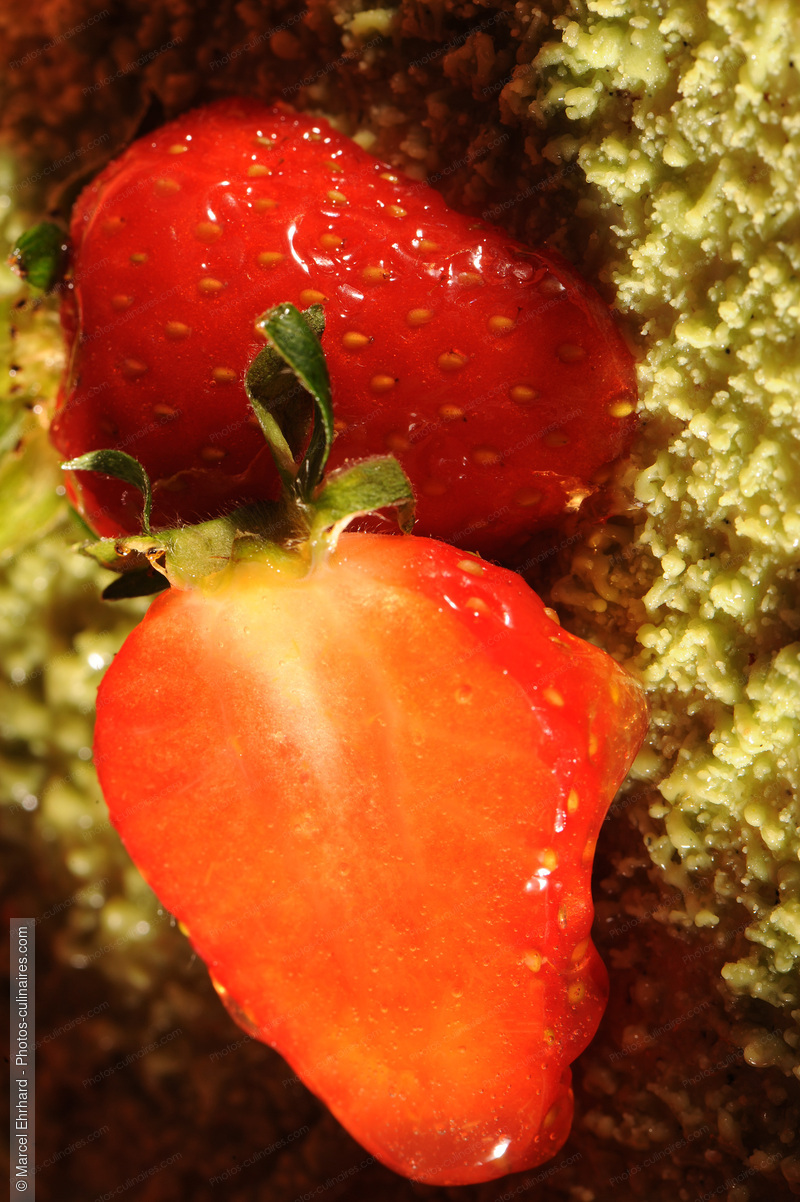 Fraise coup&eacute;e - photo r&eacute;f&eacute;rence DE453N.jpg
