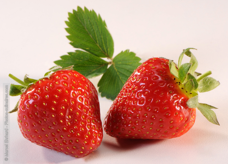 Fraises et feuilles - photo r&eacute;f&eacute;rence FRU190N.jpg