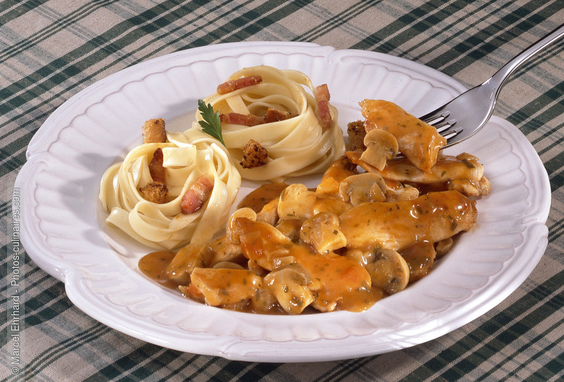 Fricass&eacute; de poulet &agrave; la cr&egrave;me - photo r&eacute;f&eacute;rence PC1085.jpg
