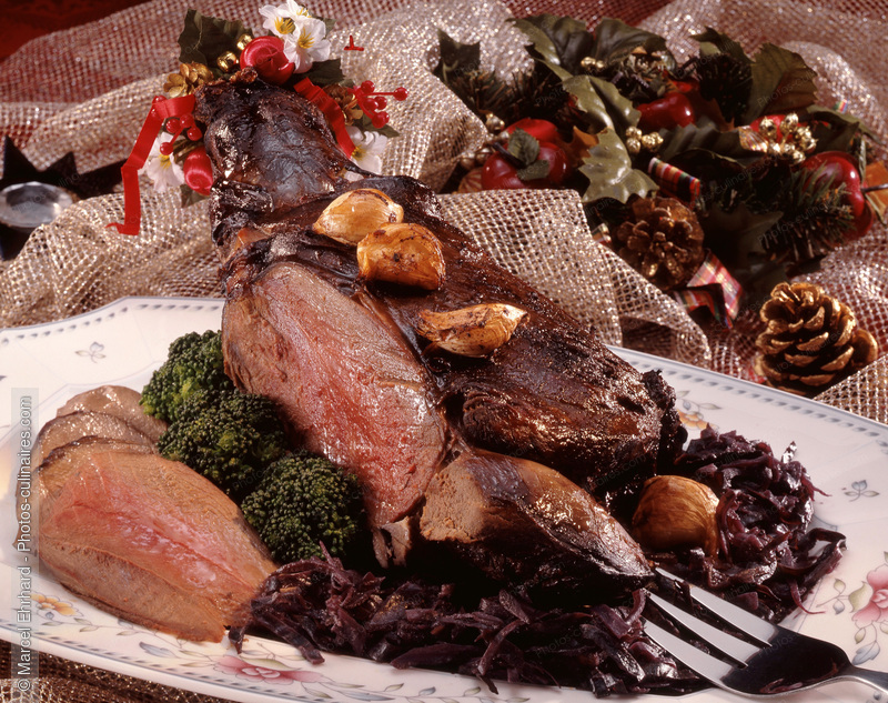 Gigot de chevreuil aux choux rouge - photo r&eacute;f&eacute;rence PC42.jpg