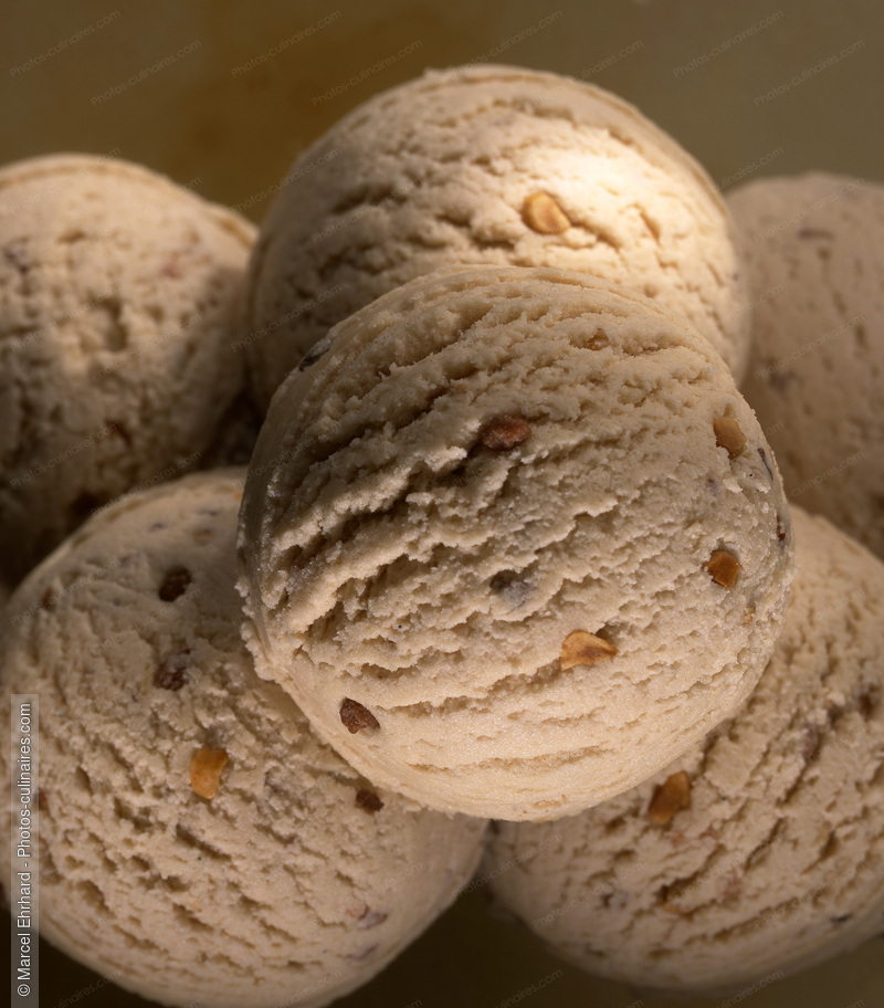 Glace &agrave; la noisette - photo r&eacute;f&eacute;rence DE295.jpg