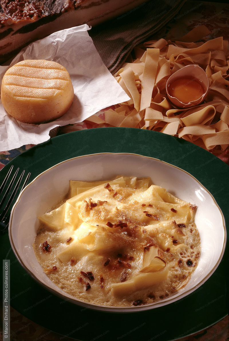 Gratin de tagliatelles au munster - photo r&eacute;f&eacute;rence PC180.jpg