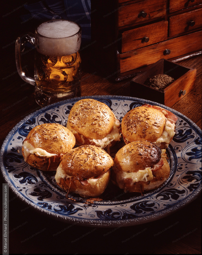 Hamburger &agrave; la choucroute, - photo r&eacute;f&eacute;rence CHO8.jpg