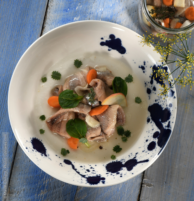 Hareng &agrave; l'huile sur assiette - photo r&eacute;f&eacute;rence PO683N.jpg