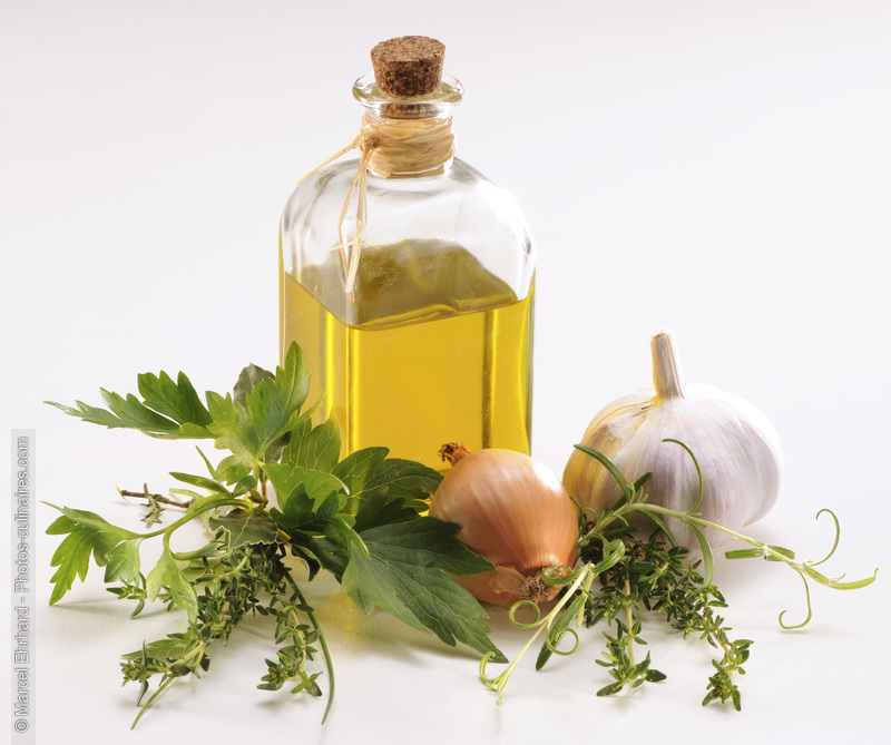 Huile d'olive et ingrédients - photo référence NM145N.jpg