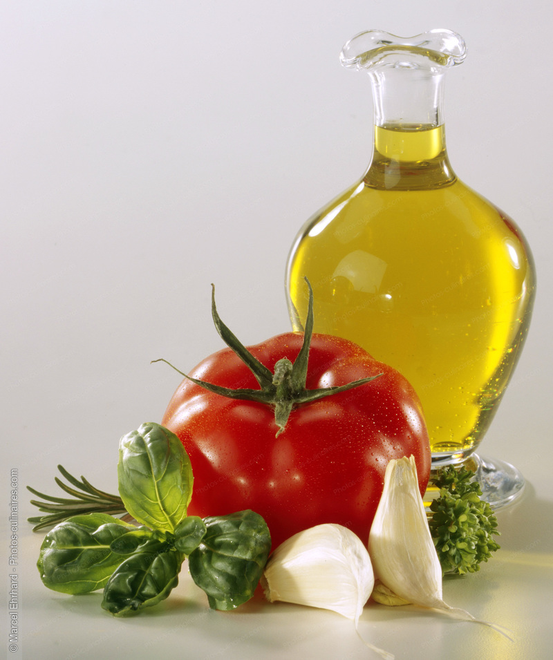 Huile, tomate, basilic et ail - photo référence LE145.jpg