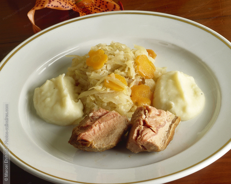 Jarret de veau sur choucroute - photo r&eacute;f&eacute;rence PC889.jpg