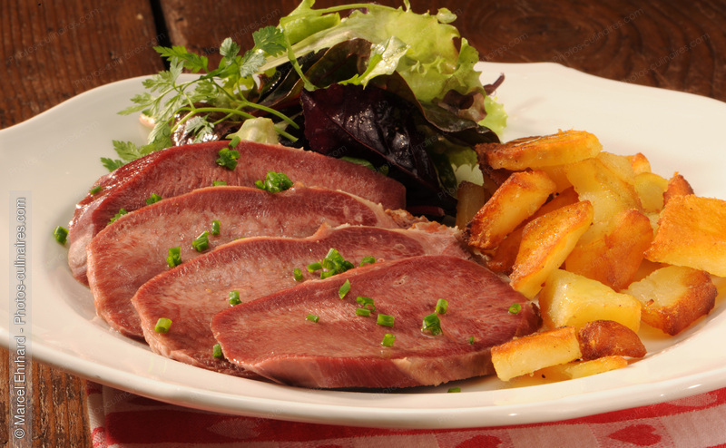 Langue de boeuf et pomme de terres saut&eacute;es - photo r&eacute;f&eacute;rence PC587N.jpg