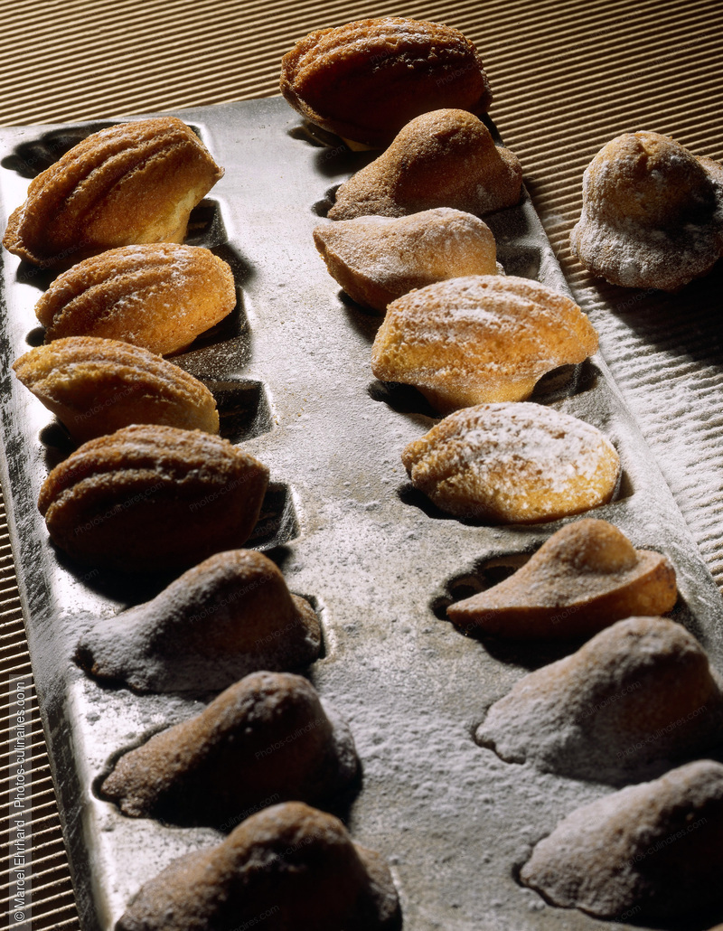 Madeleines dans leurs moules - photo r&eacute;f&eacute;rence DE371.jpg