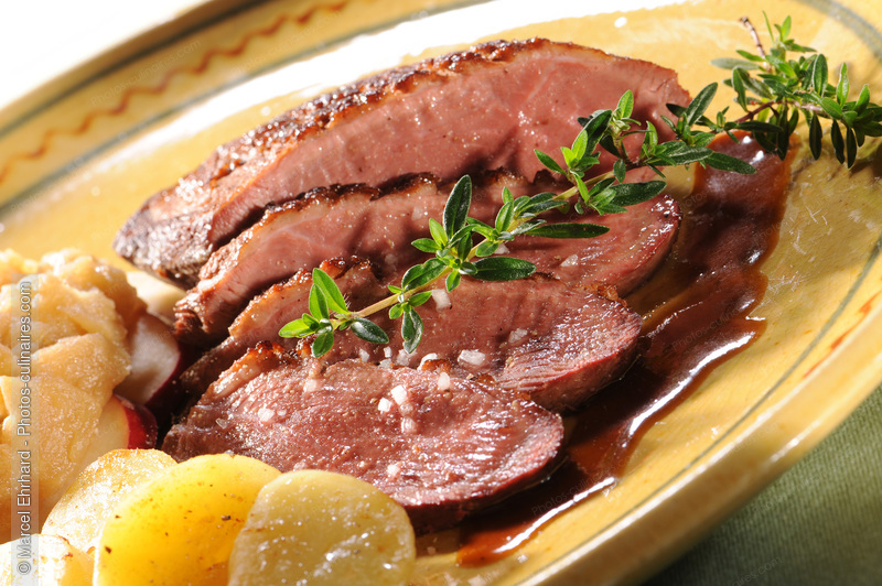 Magret de canard tranch&eacute; - photo r&eacute;f&eacute;rence PC559N.jpg