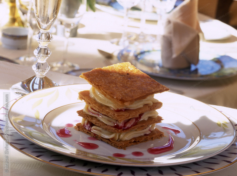 Mille feuille &agrave; la cr&egrave;me p&acirc;tissi&egrave;re - photo r&eacute;f&eacute;rence DE237.jpg
