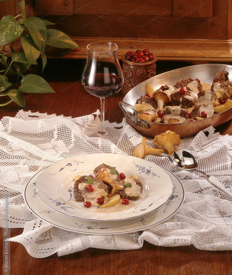 Noisettes de chevreuil aux girolles - photo r&eacute;f&eacute;rence PC86.jpg