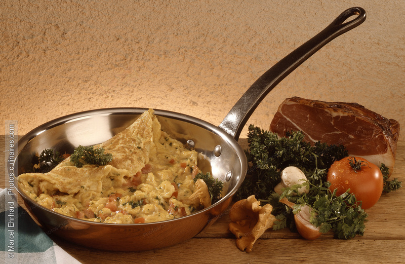 Omelette &agrave; la tomate et aux girolles - photo r&eacute;f&eacute;rence OE08.jpg