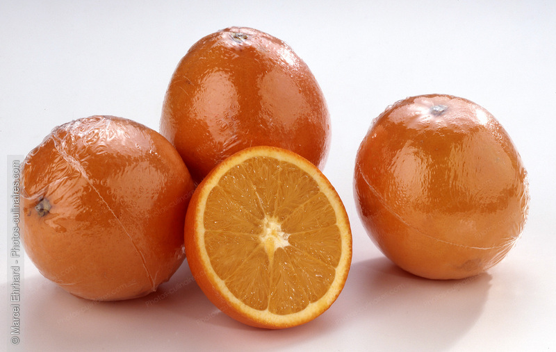 Oranges sous film plastique - photo r&eacute;f&eacute;rence FRU69.jpg