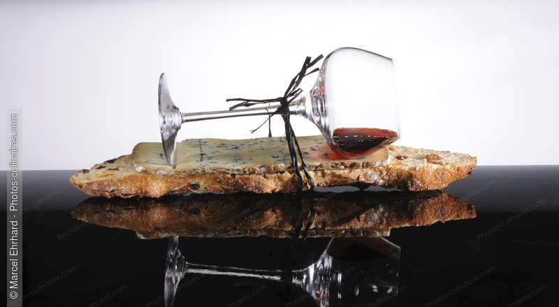 Pain fromage et verre de vin couché - photo référence FR363N.jpg