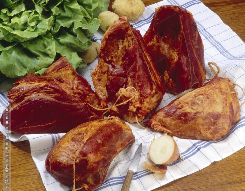 Palettes de porc fum&eacute;es crues - photo r&eacute;f&eacute;rence CH447.jpg