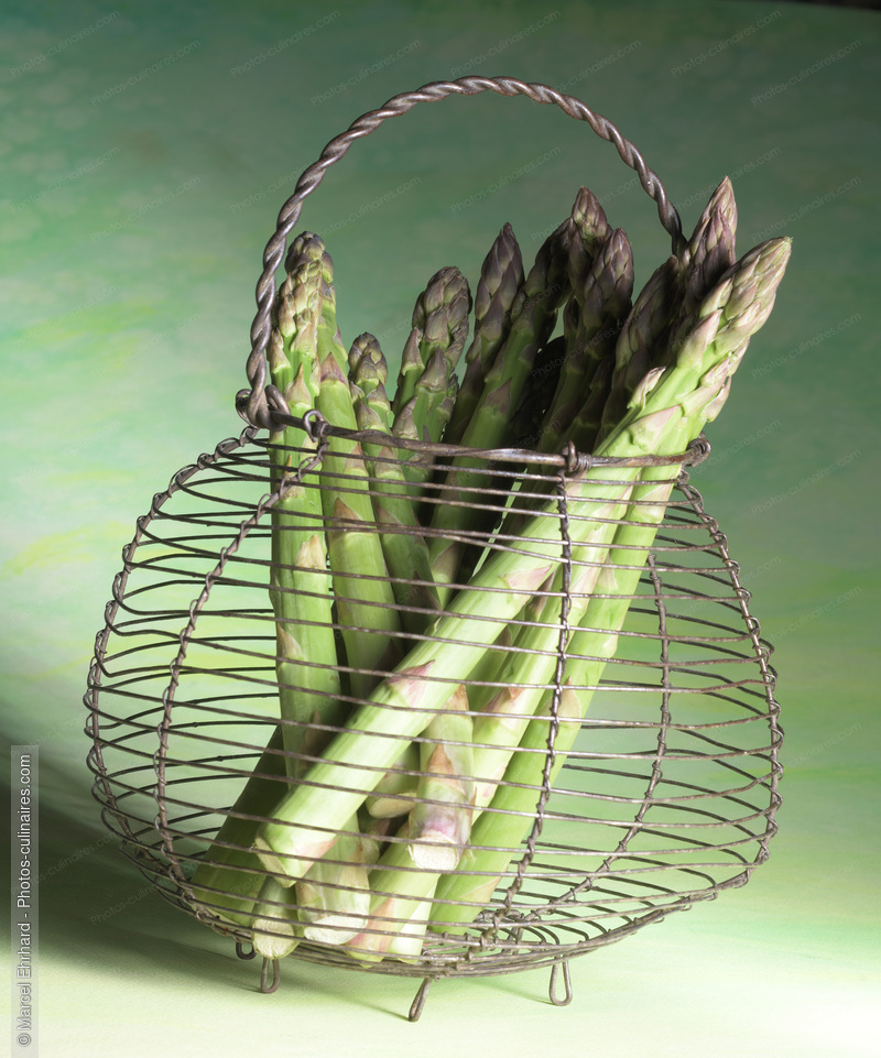 Panier d'asperges vertes - photo r&eacute;f&eacute;rence LE609N.jpg