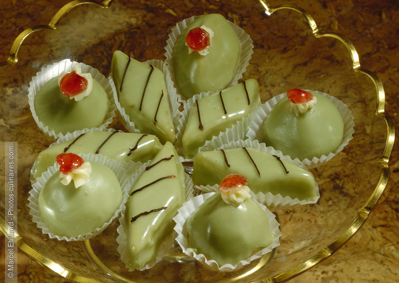 Petits fours frais - photo r&eacute;f&eacute;rence DE408.jpg