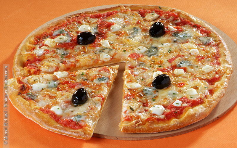 Pizza aux fromages et aux olives - photo référence TT122N.jpg