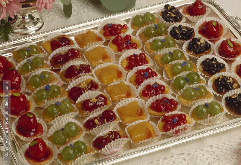 Plateau de fruits d&eacute;guis&eacute;s - photo r&eacute;f&eacute;rence DE397.jpg
