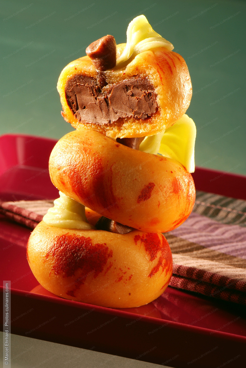 Pommes farcies au massepain - photo r&eacute;f&eacute;rence DE199.jpg