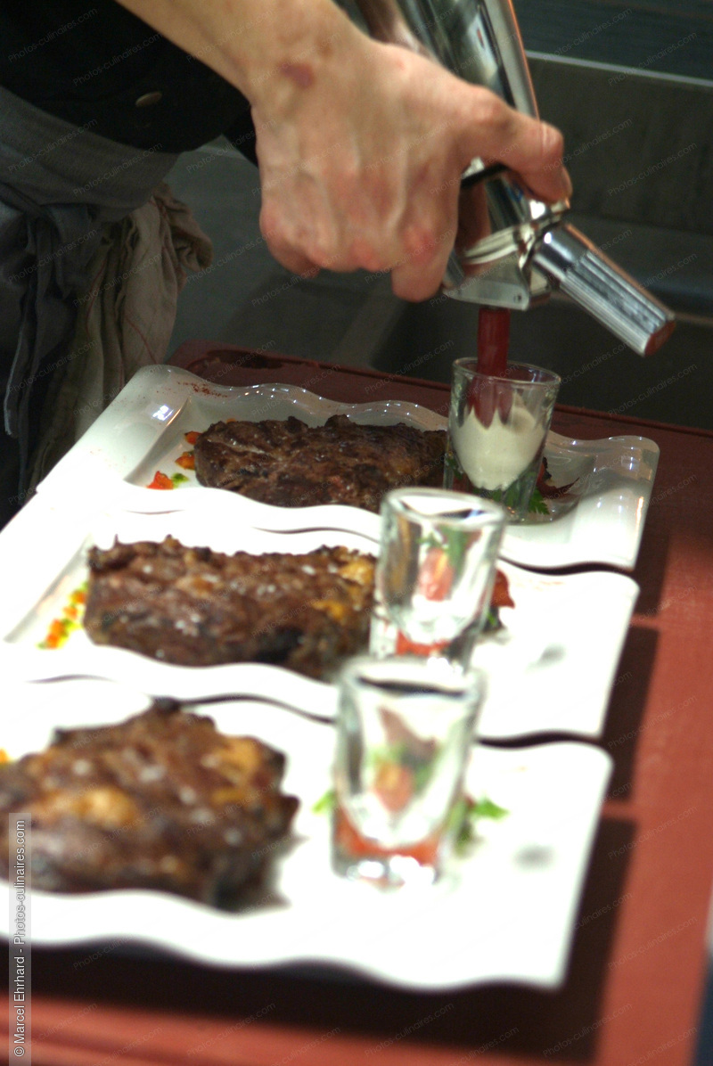 Pr&eacute;paration d'un espuma sur entrec&ocirc;te, - photo r&eacute;f&eacute;rence NM24N.jpg