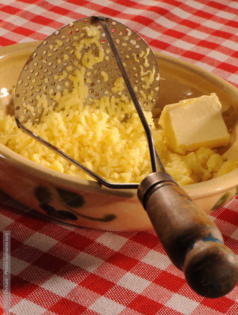 Pr&eacute;paration de pur&eacute;e de pomme de terre - photo r&eacute;f&eacute;rence PC592N.jpg