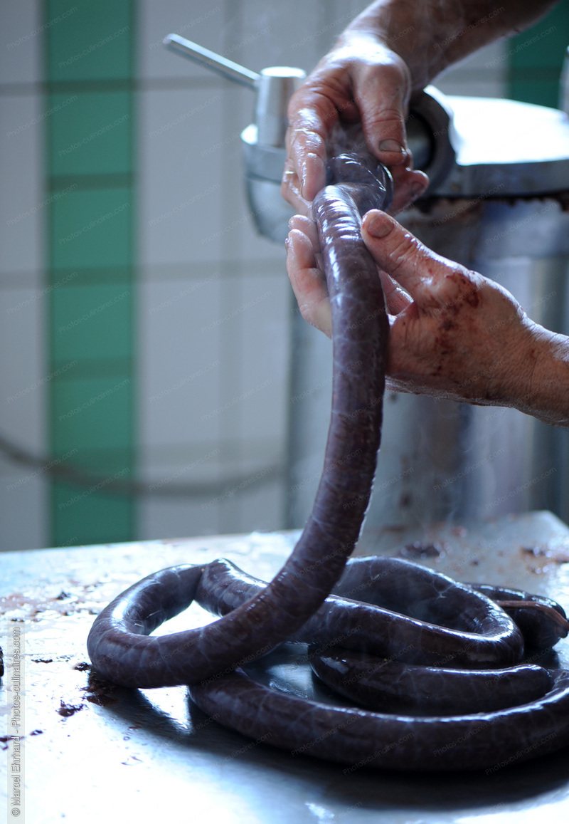 Pr&eacute;paration du boudin noir - photo r&eacute;f&eacute;rence CH205N.jpg