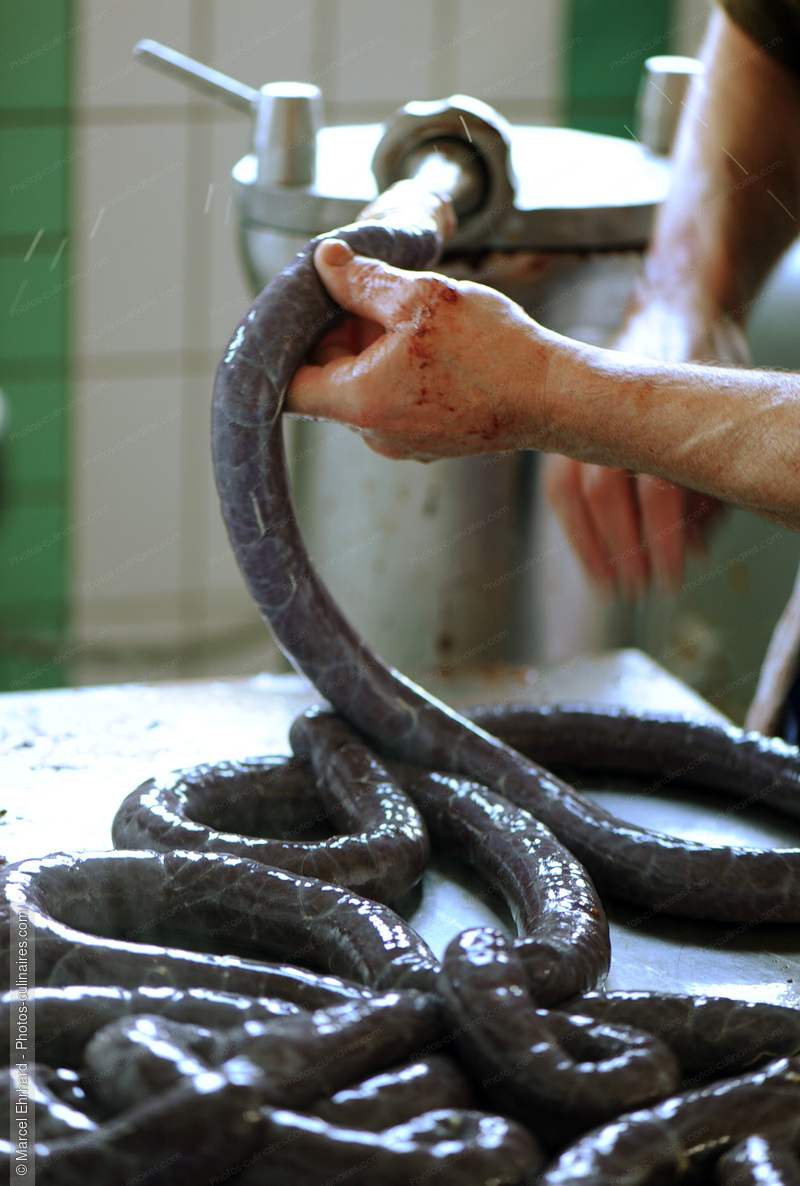 Pr&eacute;paration du boudin noir - photo r&eacute;f&eacute;rence CH212N.jpg